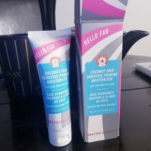 FirstAidBeauty| Hello Fab Coconut Skin Smoothie Priming Moisturizer